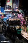 Scena tipica di Bangkok, in una viuzza nascota.
altre su www.alessandropiscioneri.com