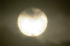 Il Sole f capolino tra le nuvole