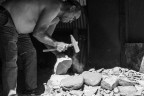 forse  l'ultimo" selcino" lungo il fiume esino
il selcino  l'antico mestiere di formare a mano i sanpietrini