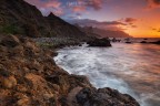 "A volte mi sorprendo come un luogo e la natura possano suscitare ricordi legati al profondo della nostra infanzia...."
A Tenerife Mi ha colpito particolarmente la costa, sopratutto a Nord, chiamata costa di Agana le cui formazioni mi hanno fatto viaggiare con la fantasia proiettandomi nel mio immaginario ad un periodo preistorico (grazie anche alla foresta tropicale poso sopra) che ho cercato di raffigurare in questo scatto.... 

16mm f/14 1/16 sec ISO200 trepide gnd filters+ polarizzatore