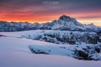 L'ultimo raggio di luce colora il cielo dietro la croda rossa, prima che la gelida notte cali in silenzio sopra il monte piana...

ISo 100 f-14 1 sec 35 mm gnd filters