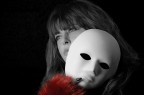 Gi la maschera