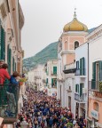 La corsa dell'angelo, tra fede e folklore