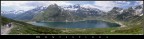 Una panoramica dell'omonimo lago