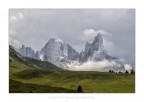 Ma lasciando stare il sole e il suo moto, io saprei volentieri,
se ti piace, quanto dobbiamo andar su,
quante miglia  alta questa montagna,
perch sale pi che gli occhi miei, vince la mia vista.
Ed egli a me: questa montagna  tale,
Che sempre al cominciar di sotto  grave,
E quant'uom pi va su, e men fa male. 
Dante Alighieri