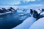 Solo un forte vento freddo e il suono delle violenza della cascata di godafoss accompagnano la fine della mia giornata in Islanda... Posso solo ascoltare, vivere questo momento e, naturalmente, fotografare....

F-11, 2,5 sec, Iso200 Gnd filters