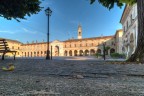 Una foto della piazza di Isola Dovarese, ripresa in modo insolito.