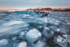 In un Febbraio pi caldo del solito il lago del ghiacciaio trasportava di qua e di la i pezzi di ghiaccio che mossi dalla corrente sembravano danzare in superficie in maniera armoniosa.

f/11 13 sec 18 mm ND+gnd filters
