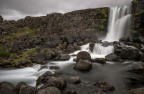 La cascata del fiume Oxara si trova a pochi passi dalla gola di Almannagja, ossia dalla spaccatura creata dalla zolla tettonica euroasiatica e da quella americana. Insomma, nel giro di pochi metri si pu passare dall'Europa al nord America :-)