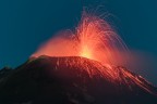 Quando l'Etna chiama bisogna correre a riprenderlo!
 Nuovo periodo di attivit del mio amico vulcano.
Questa, una delle tante immagini della sera del 07 dicembre 2019.
Spero sia di vostro gradimento.