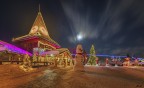 Notte di luna piena sulla casa di Babbo Natale