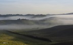 Leggera foschia del mattino nella valle.