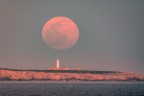 La luna e il faro