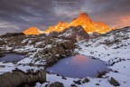 Un raggio di luce illumina le Pale di San Martino dorante un'escursione invernale nei pressi del passo Rolle.

f/11 1/13 iso100 GND filters