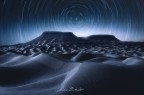 Startrail realizzato tra le dune del deserto del Sahara in Tunisia