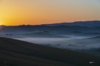 Leggere foschie prima del sorgere del sole..
