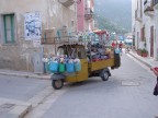 Supermercato ambulante a Marettimo.