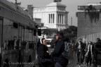 Una giornata a Roma con la mia reflex e o sguardo attento a cogliere ogni articolare mi si presentasse davanti agli occhi. Non ho nenache quasi visto che era una suora a parlare con un signore, ma mi ha attratto l'ambientazione Total street e quindi ho scattato. La decolorazione mi piace perch cos ho cercato di isolare i soggetti e dargli importanza.