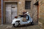 La vespa nel borgo La vespa nel borgo