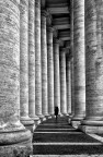 Fra le colonne