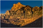 Lo sperone roccioso del 'Soglio dell'incudine', gruppo del Monte Pasubio, visto   dal valico veneto-trentino del Pian delle Fugazze. 1 Gennaio 2025