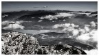 Vista verso la Valsugana, il Lago di Caldonazzo e il gruppo dei Lagorai dalla cima del Becco di Filadonna 2150m,  Trentino sudorientale. Settembre 2014
Pentax Kr, 20 mm f10 1/100 Iso 100