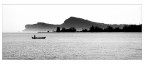 Durante la navigazione da Garda (VR) a Sal (BS): vista verso l'Isola di Garda e il promontorio di Manerba.  Marzo 2025