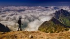 Sull'acrocoro sommitale del Monte Pasubio, circa 2100 m di quota. Panorama mattutino  verso sud. Maggio 2025