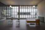 Edificio progettato nel 1935 e realizzato nel 1936-1937 dallArch.  Giuseppe Terragni (Meda, 18 aprile 1904  Como, 19 luglio 1943).  
La presenza di grandi vetrate sviluppano il concetto di scuola all'aria aperta, caratteristici gli ambienti distribuiti con attenzione e gli arredi molto curati.

Suggerimenti e critiche sempre ben accetti.