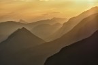 Vista dai pressi del Rifugio Casarota 1575m  (gruppo della Vigolana, Trentino sud orientale) alle prime luci verso la Valsugana. Agosto 2025