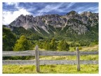 Al valico veneto-trentino di Campogrosso, 1457m: vista verso il versante nord orientale  del Monte Carega, Piccole Dolomiti. Settembre 2025