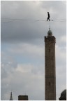 Domenica 28/9/25 ho avuto l'occasione di vedere e fotografare un evento organizzato dall'asd Slackline Bologna ......su sottili fettucce di nylon............