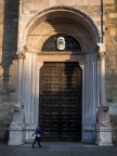 Tramonto sul portone del Duomo Tramonto sul portone del Duomo