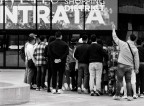 Di spalle... Di spalle...