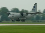 Il cielo grigio non permette altri scatti se non a basse velocit, ecco che un C-27J in atterraggio diventa un bolide...e anche le eliche spariscono