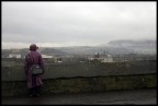 Signora e il panorama Scozzese