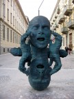 Questo monumento ,"l'eco" esprime da solo tutta l'intensit di un grido