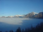 Guardare gli altri dall'alto al basso  segno di presunzione ma guardarli dall'alto dei monti  serenit con se stessi.