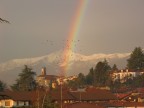 Uno stormo attraversa l'arcobaleno....