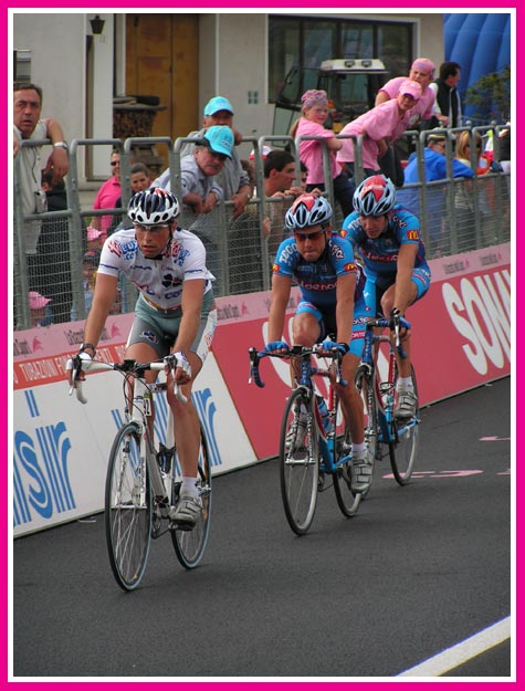 06tre-ciclisti.jpg
