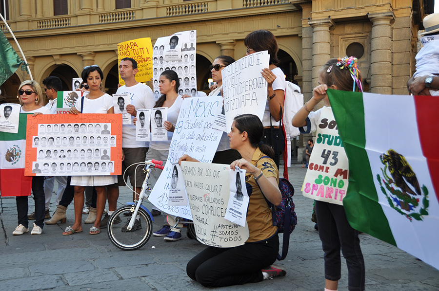 141019_Ayotzinapa_protesta_firenze8.jpg