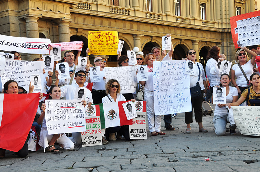 141019_Ayotzinapa_protesta_firenze9.jpg