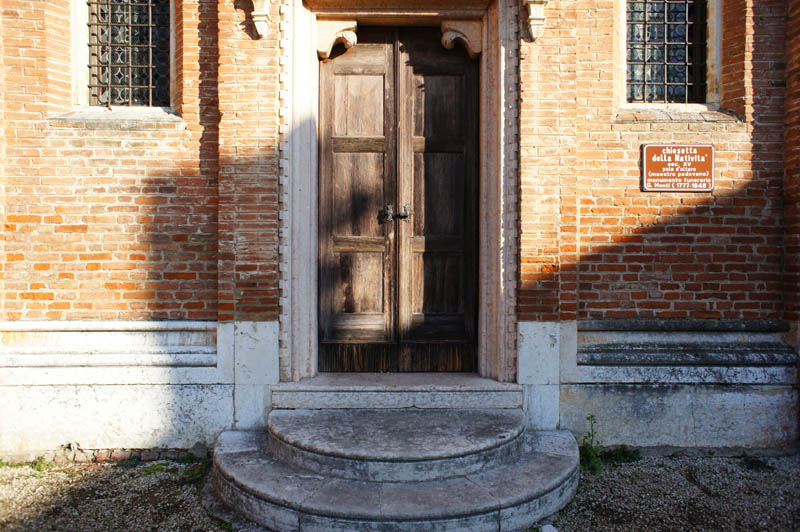 16 f2,8 chiesetta.jpg