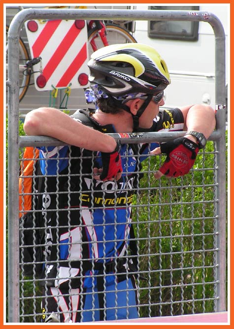 17ciclista-che-guarda.jpg