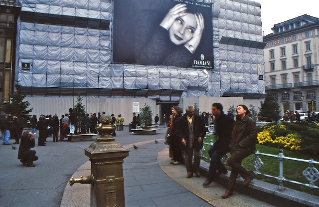 1997-12 - Tutti ai piedi di Isabella - Milano.jpg