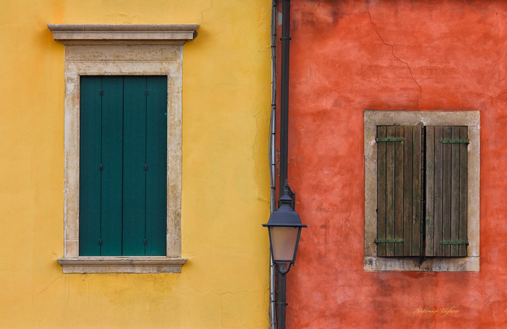 2014_06_21-finestre-rosse-e-gialle.jpg