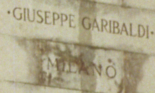 24-70-2-8-centro.jpg