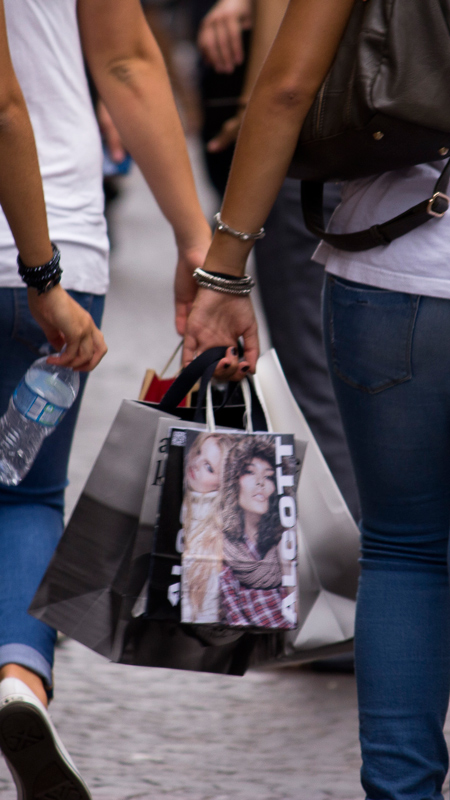 3 amiche-per-lo-shopping.jpg