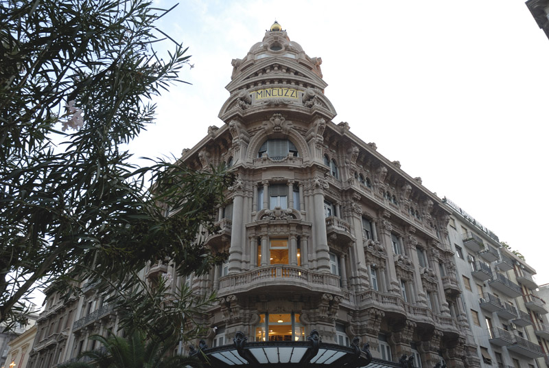 3 Palazzo Mincuzzi in via Sparano.jpg