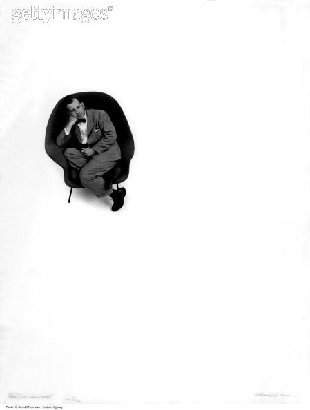 48-09 Eero Saariner, architetto e designer.jpg